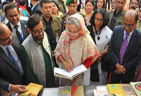 বইমেলা উদ্বোধন করেছেন প্রধানমন্ত্রী শেখ হাসিনা। শুক্রবার বিকালে বাংলা একাডেমি প্রাঙ্গণে এই মেলা উদ্বোধন করা হয়। এসময় প্রধানমন্ত্রী বলেন, বইমেলা কেবল বই কেনা-বেচার জন্য নয়; বইমেলা বাঙালির প্রাণের মেলা।