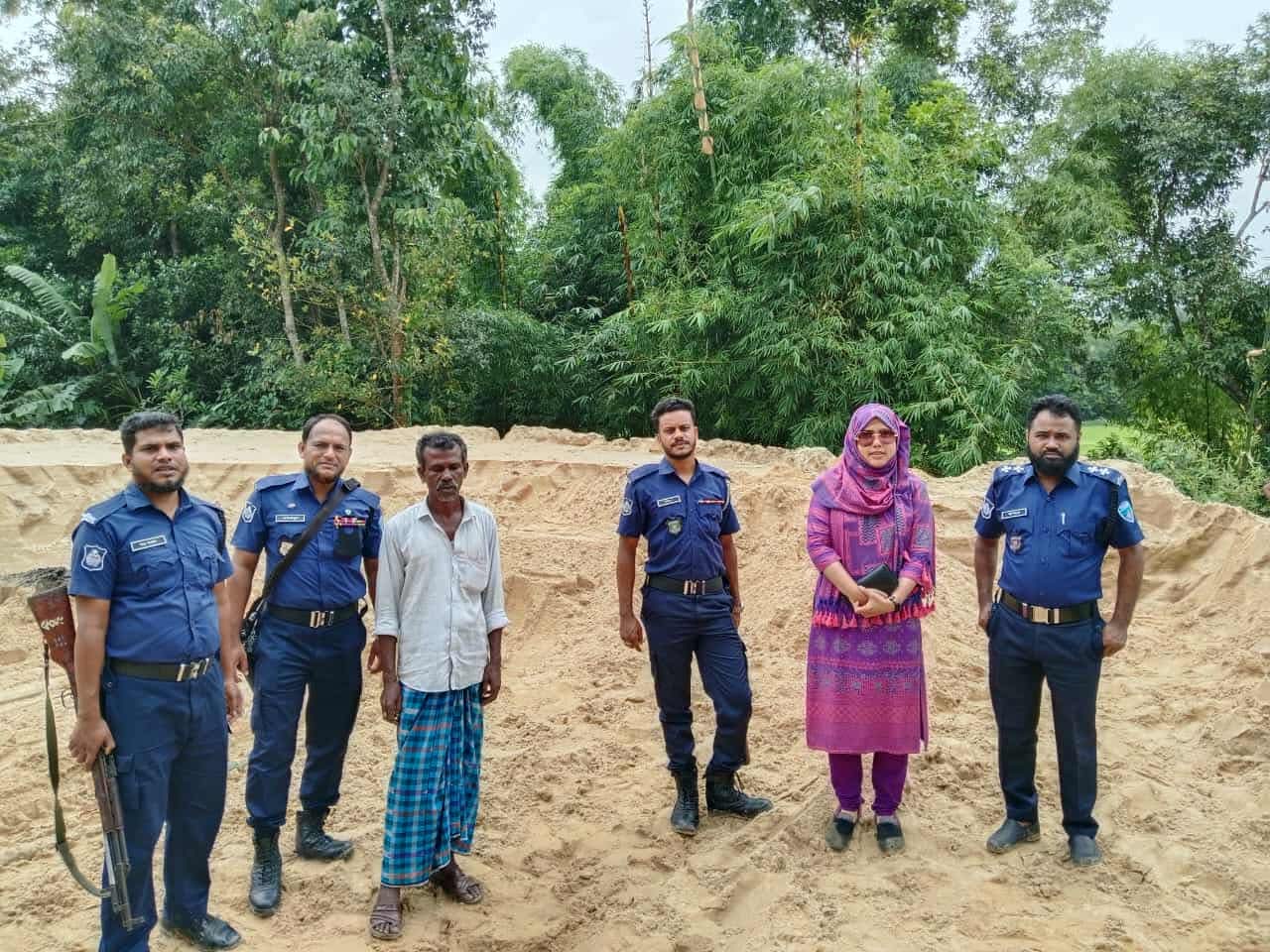 রামগড়ে অবৈধ বালু উত্তোলনে ভ্রাম্যমাণ আদালতে দুই লাখ টাকা জরিমানা।
