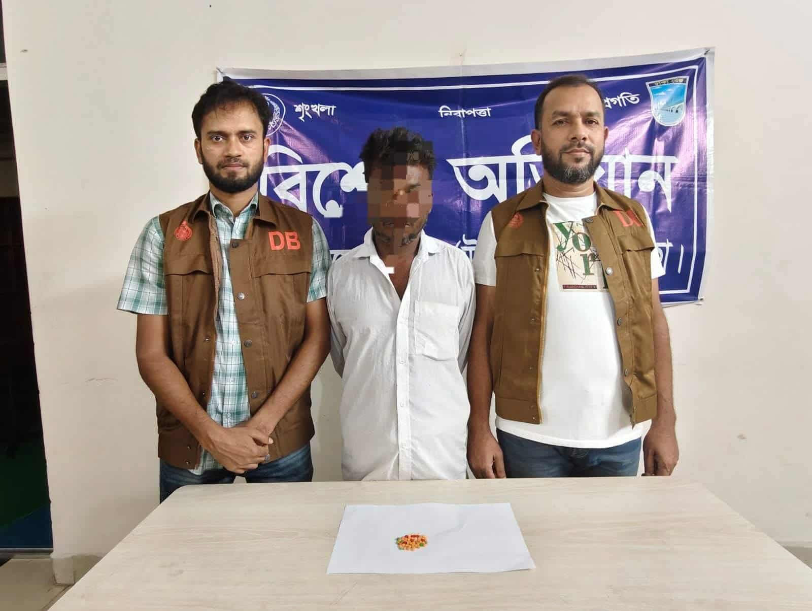 সাভার থানাধীন বক্তারপুর বেদেপল্লী এলাকা হইতে  ৫০ (পঁঞ্চাশ) পিস ইয়াবা ট্যাবলেটসহ ১ জনকে আটক করেছে ঢাকা জেলার ডিবি পুলিশ (উত্তর)।