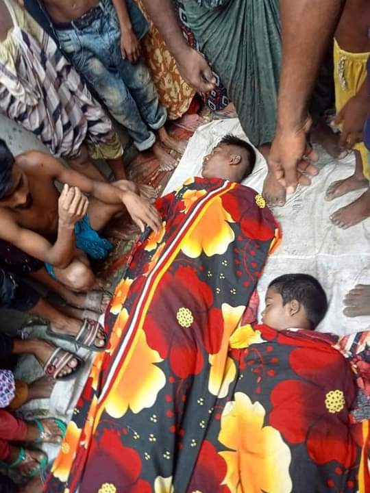 সিরাজগঞ্জে বালুভর্তি ট্রাক চাপায় দুই ভাইয়ের মৃত্যু।