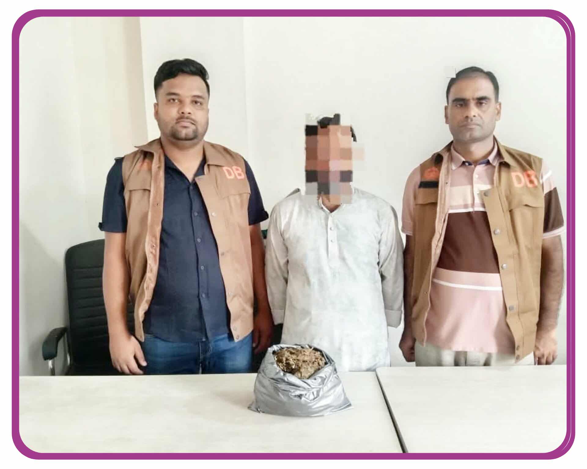 কেরানীগঞ্জ মডেল ও দক্ষিণ কেরানীগঞ্জ থানা এলাকায় অভিযানে ৫০০ গ্রাম গাঁজাসহ ০১ জনকে আটক করেছে ঢাকা জেলা ডিবি (দক্ষিন)