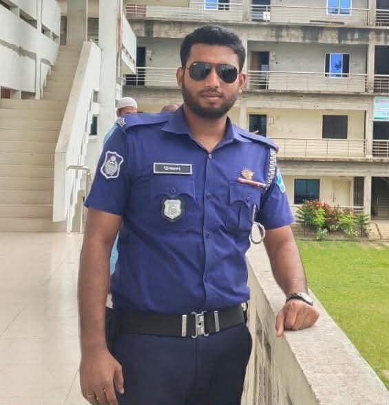 কনস্টেবল থেকে এএসআই পদে উত্তীর্ণ মানিকগঞ্জের উজ্জ্বল ভূঁইয়া
