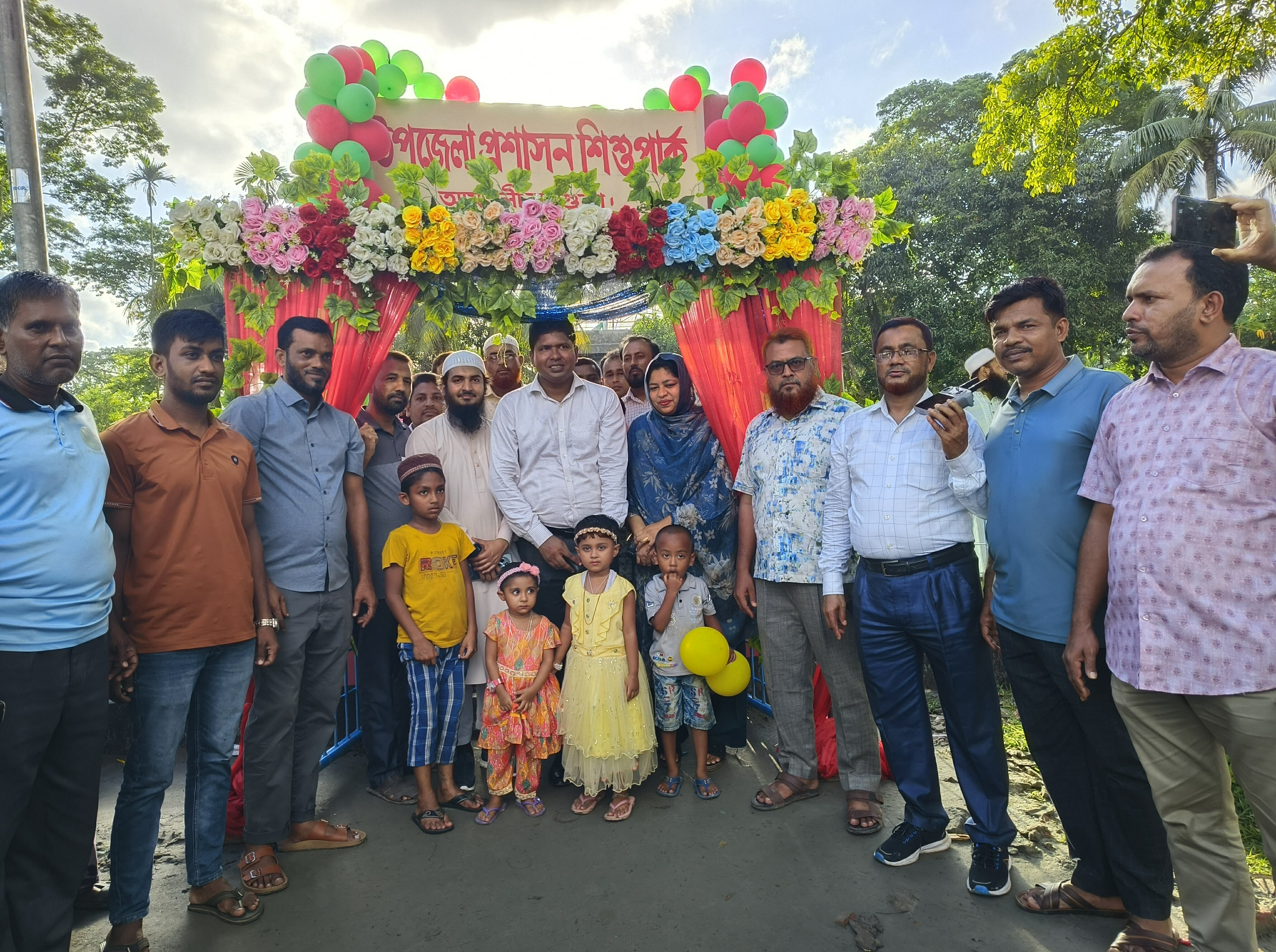 আমতলীতে উপজেলা প্রশাসন শিশুপার্কের উদ্বোধন