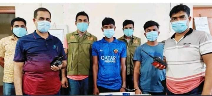 সিরাজগঞ্জে ৩০০ পিচ ইয়াবা সহ ২ ব্যবসায়ী আটক।