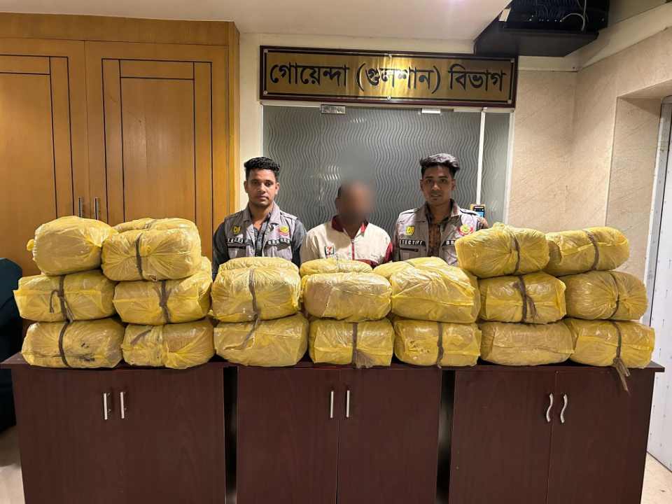 রাজধানী বনানী এলাকায় ডিবি পুলিশ অভিযানে ৯৯ কেজি গাঁজাসহ এক মাদক কারবারি আটক