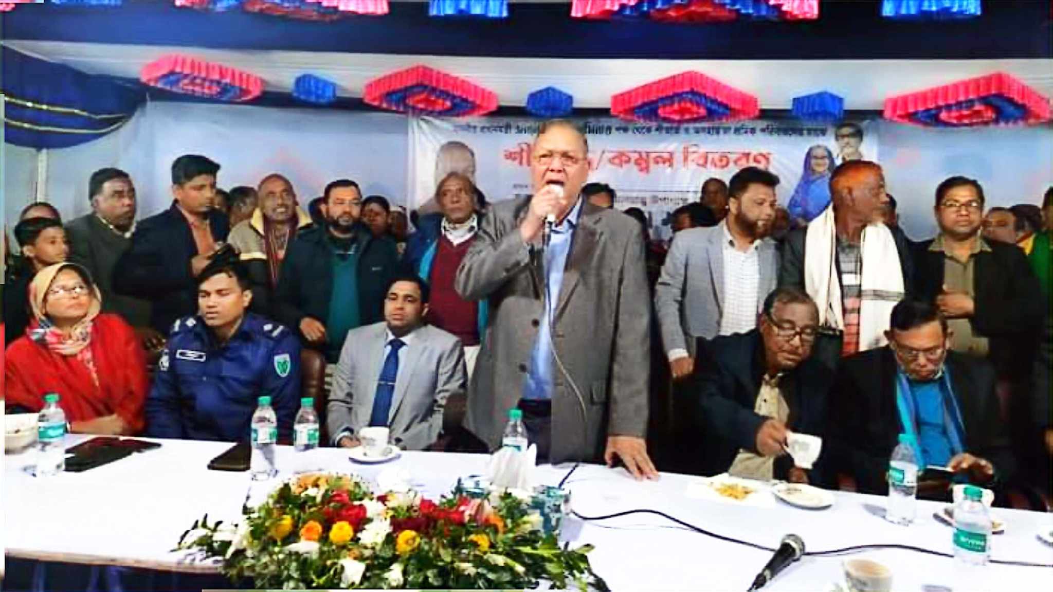 কমলগঞ্জে কম্বল ও টিসিবি স্মার্ট কার্ড বিতরণ করলেন কৃষি মন্ত্রী