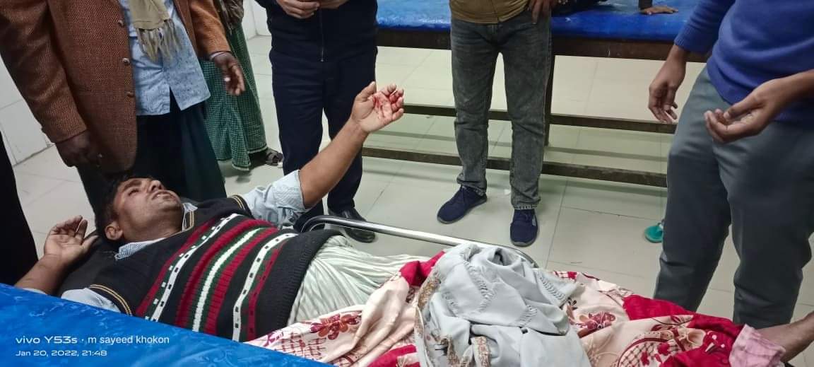 আমতলীতে ইটভাটার ক্যাশিয়ারকে  কুপিয়ে আহত ৫ লাখ টাকা ছিনতাই