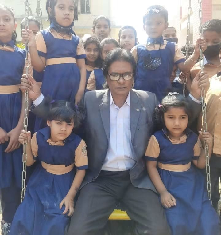 শিক্ষায় সাফল্যের স্বীকৃতি শিক্ষক জহুরুল ইসলামের