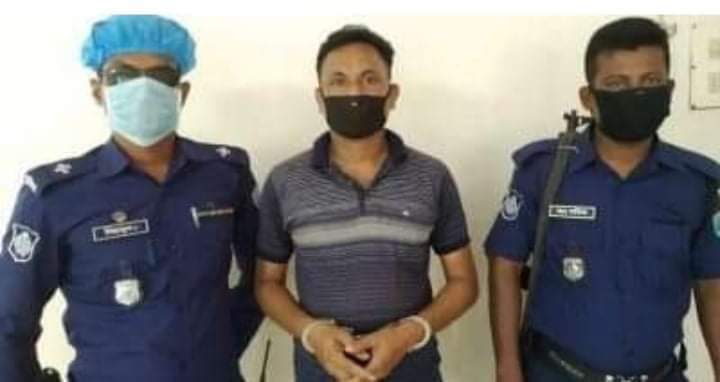 ঝিকরগাছার হাজিরবাগ ইউনিয়নের পাঁচপোতা থেকে একাধিক মামলার ইউপি সদস্য আটক।