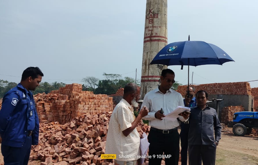 কালকিনিতে কৃষি জমির মাটি ইটভাটায় ব্যবহার করায় জরিমানা