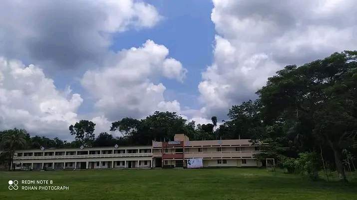 ফরিদগঞ্জের শোল্লা স্কুল অ্যান্ড কলেজে এবার এইচ.এস.সি. তে ৯৬শতাংশ পাস।