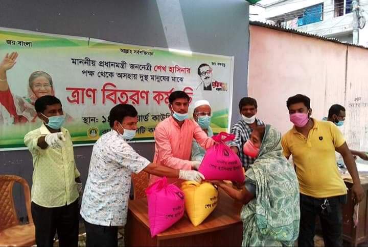 রাজশাহী মহানগরীতে ১০ কেজি করে চাল বিতরণ করেন কাউন্সিলর আনার।