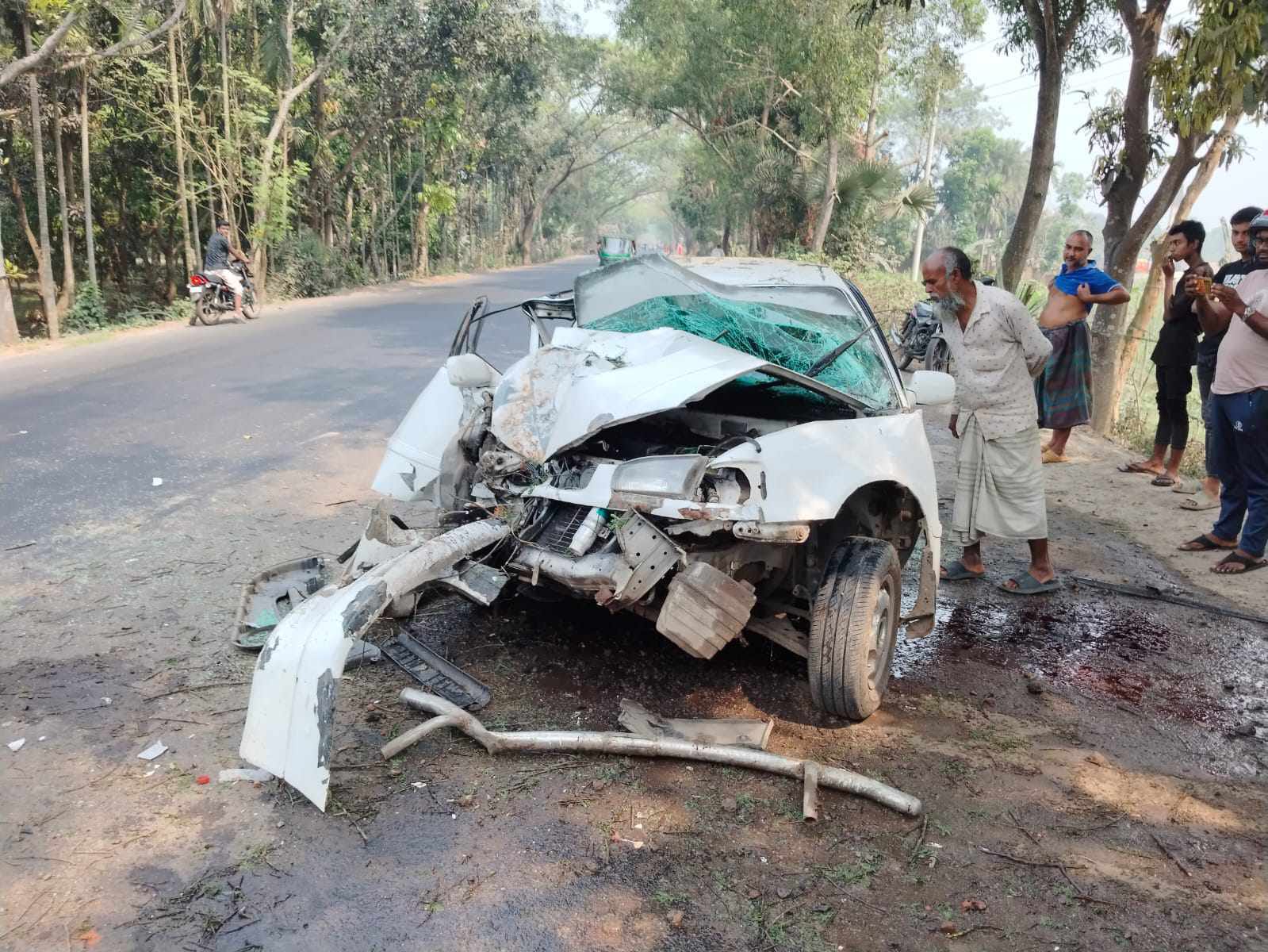 লালপুরে প্রাইভেটকার দুর্ঘটনায় বাবা-মেয়ে নিহত.