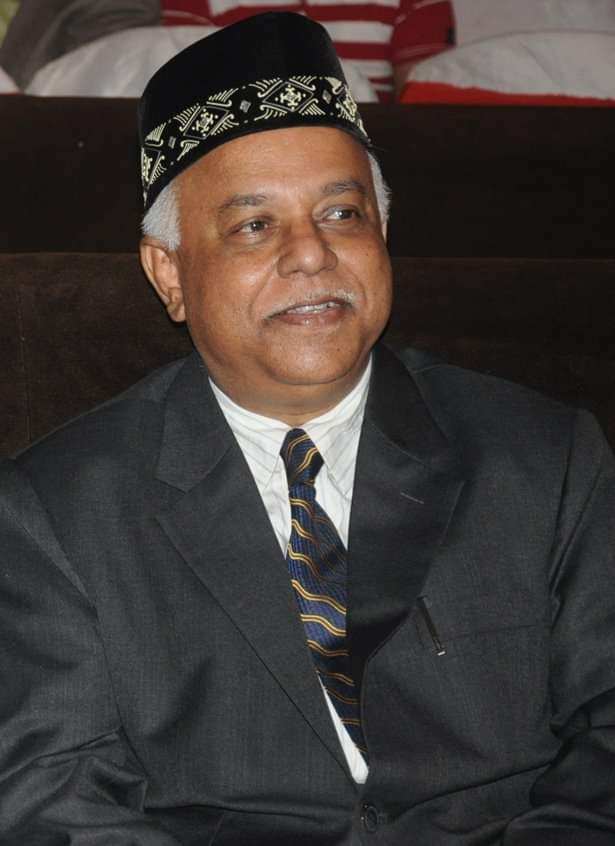 ভোটের মাঠে সাবেক চসিক মেয়র মনজুর আলম।