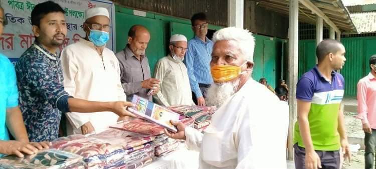 নাগরপুরে একতা সাংস্কৃতিক উন্নয়ন সংস্থার উদ্যোগে ঈদ বস্ত্র বিতরণ।