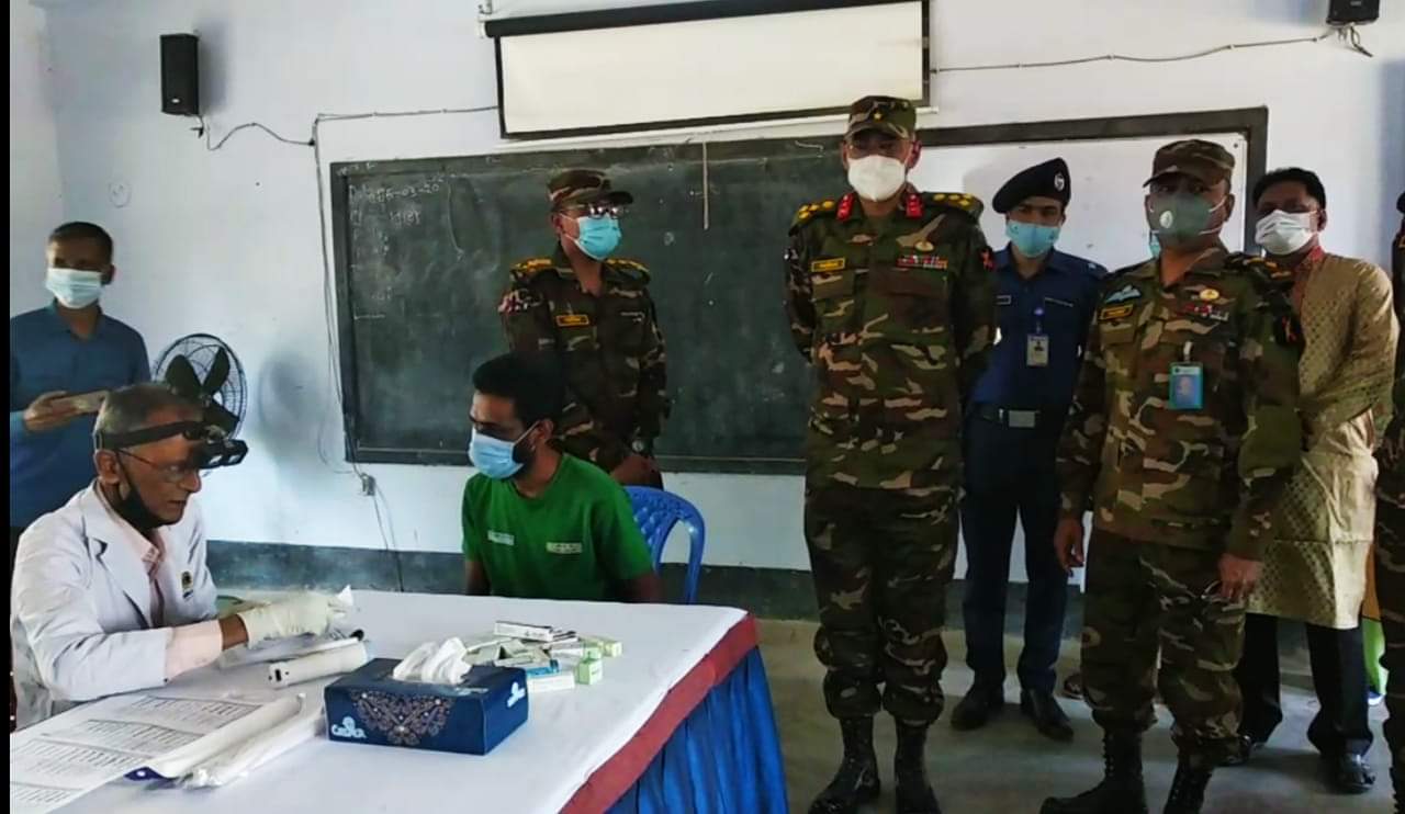 পার্বত্য চুক্তির ২৩তম বর্ষপূর্তি উপলক্ষে খাগড়াছড়িতে বিনা মূল্যে চক্ষু শিবির।