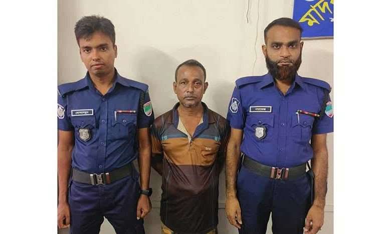 শার্শা উপজেলায় উলাশী ইউনিয়নের কাশিয়াডাঙ্গা গ্রামে গৃহবধূকে ধর্ষণ করে পালিয়ে যাওয়া সিরাজ গ্রেফতার।