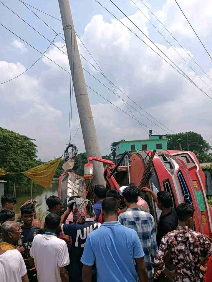 ফরিদপুরে ভয়াবহ দুর্ঘটনা নিহত কমপক্ষে ৭জন।