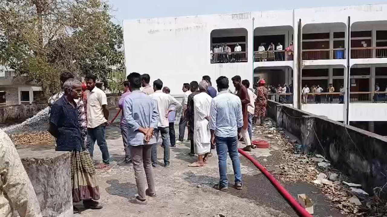 ঠাকুরগাঁয়ের  আদালত ভবনে অগ্নিকাণ্ডের ঘটনা ঘটেছে।