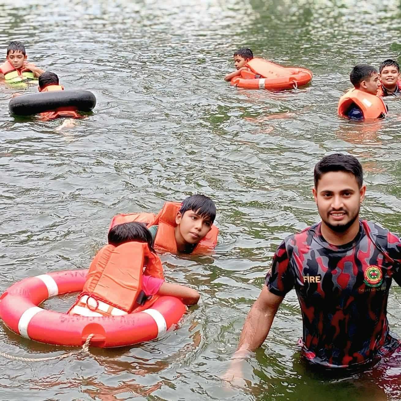 ঠাকুরগাঁওয়ে শিশুদের জন্য দু’মাস ব্যাপি সাতার প্রশিক্ষণ শুরু। ।