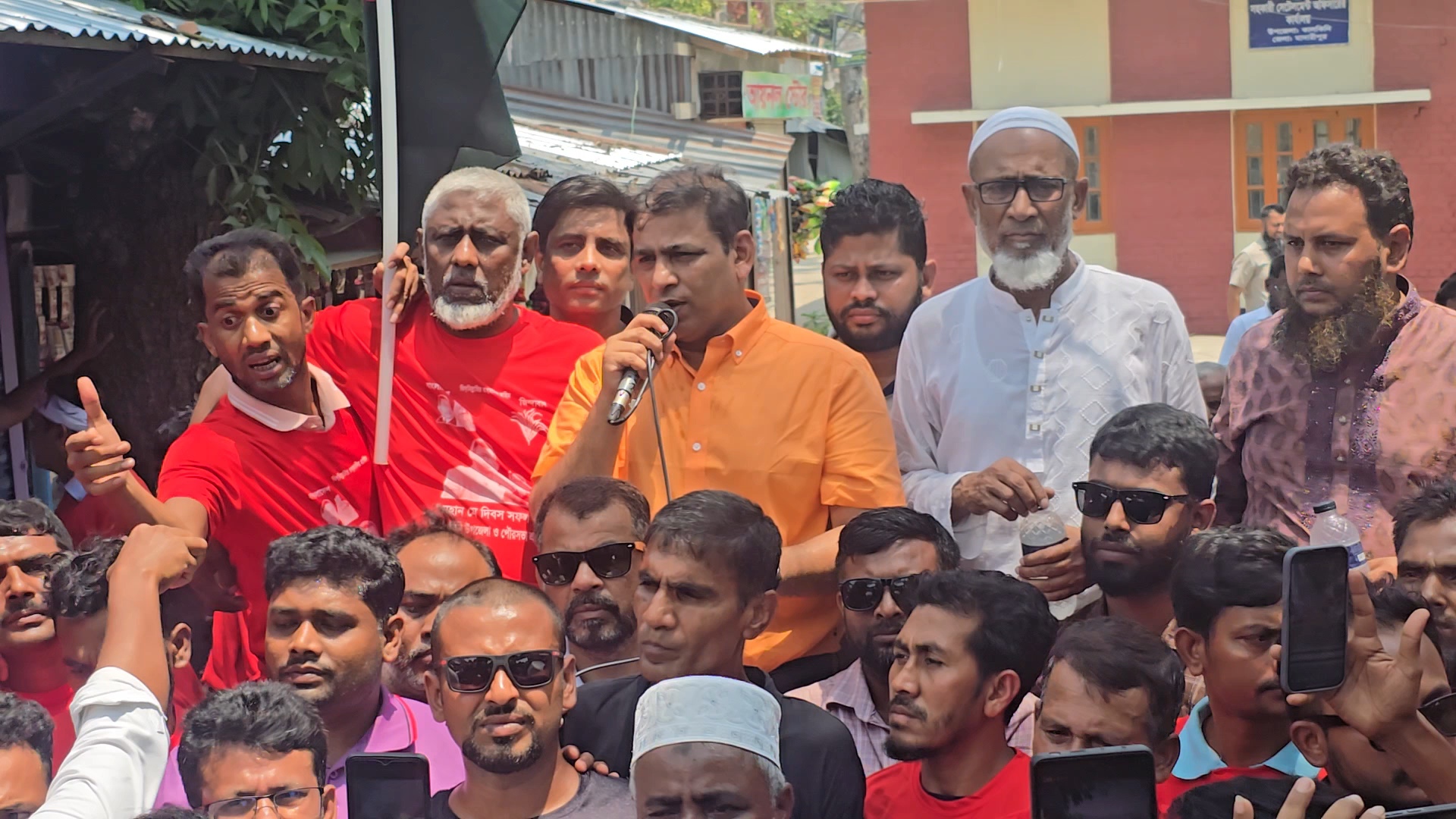 দেশের গনতন্ত্র স্বাধীনতা ও অর্থনীতিতে শ্রমিকের অবদান অপরিসীম--খোকন তালুকদার
