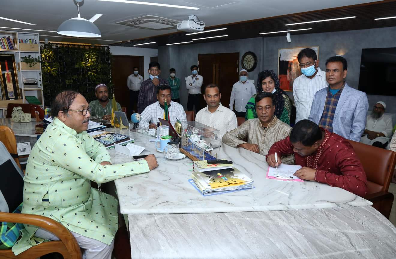 রাসিকের ৯ নং ওয়ার্ডের নবনির্বাচিত কাউন্সিলর রাসেল জামানের দায়িত্ব গ্রহণ