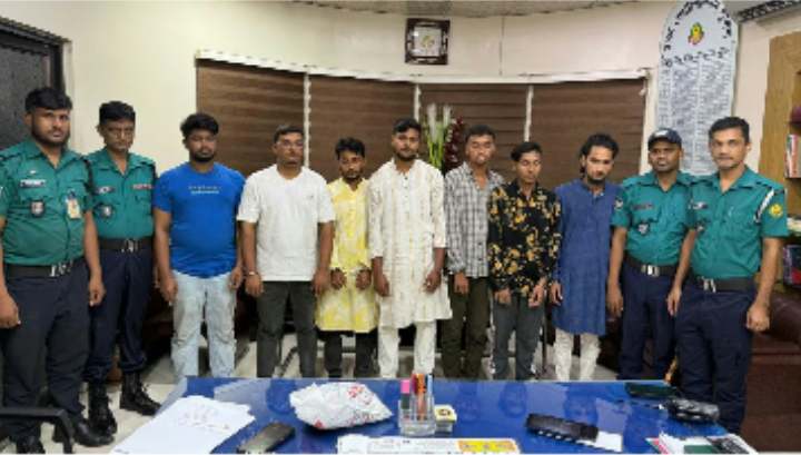 ঝটিকা মিছিলের প্রস্তুতিকালে রমনা ও গুলশান থানা পুলিশ কর্তৃক কার্যক্রম নিষিদ্ধ আওয়ামী লীগ ও এর অঙ্গসংগঠনের আরও ১২ সদস্য গ্রেফতার