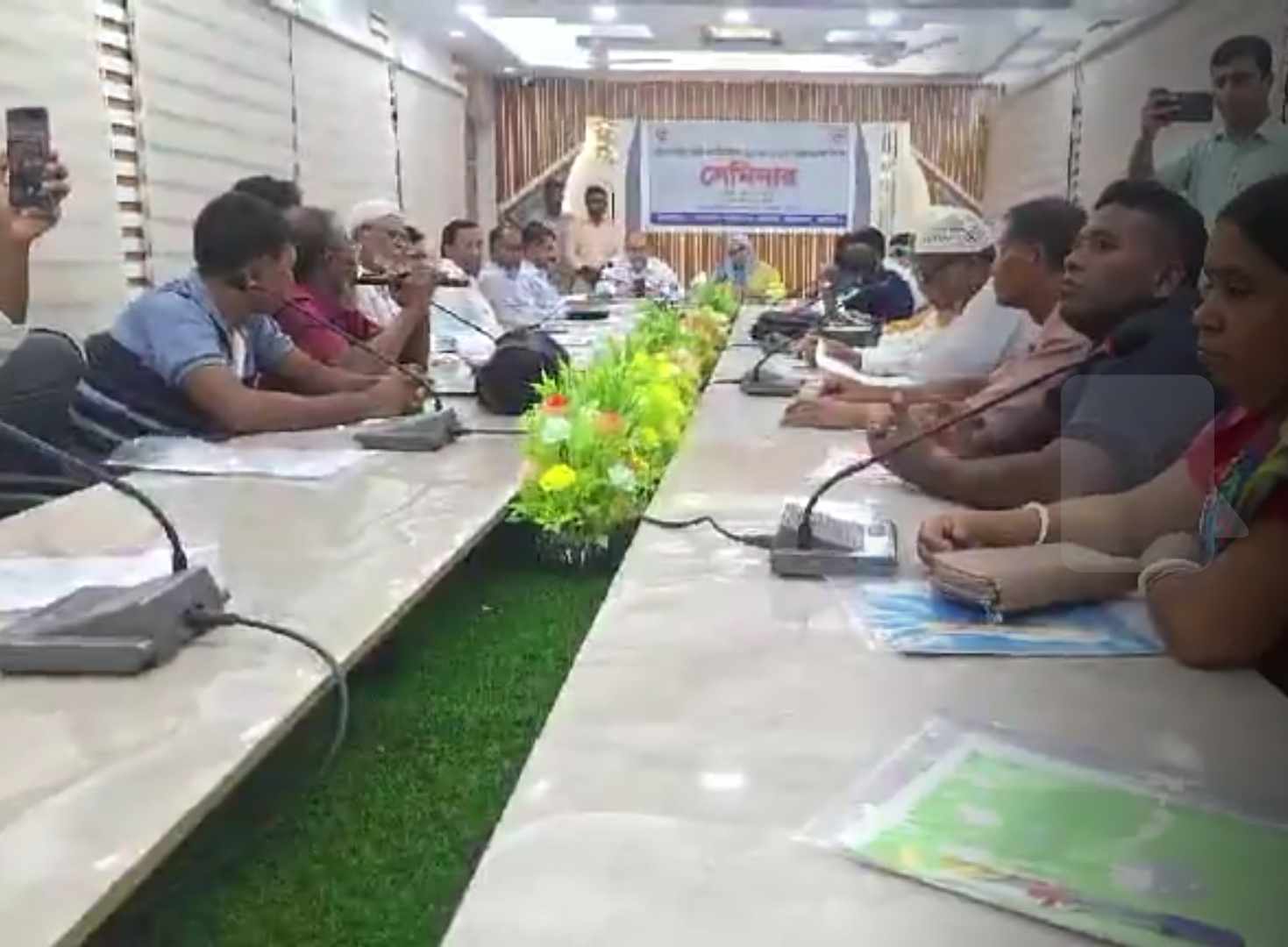বড়াইগ্রামে প্রান্তিক পেশাজীবি জনগোষ্ঠির জীবনমান উন্নয়নে সেমিনার অনুষ্ঠিত।