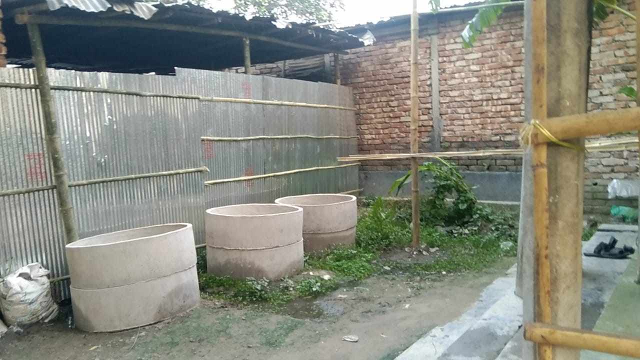 নীলফামারীর ঢেলাপীর হাটের সরকারি জমি দখলের  চলেছে মহা উৎসব ।