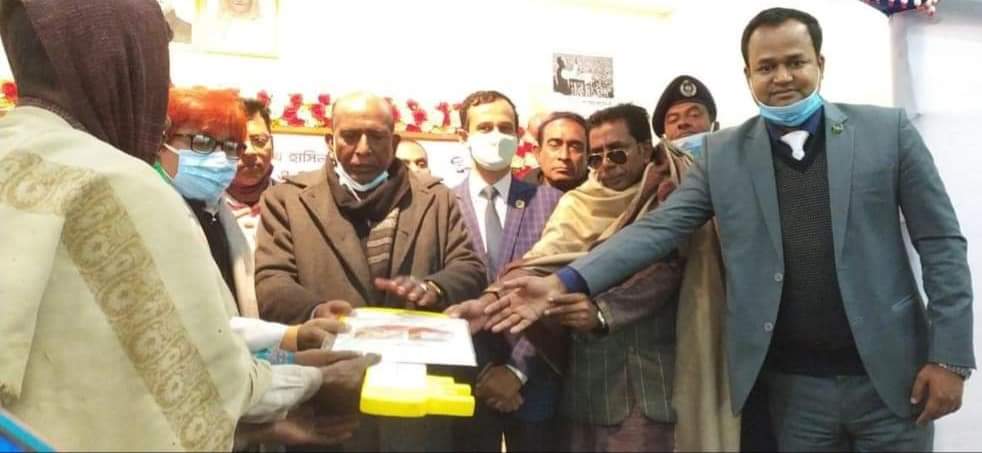 বড়াইগ্রামে ১৬০টি গৃহহীন পরিবার পেল জমির দলিল ও ঘরের চাবি।