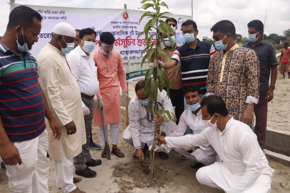 তেরোখাদিয়া আবাসিক প্লট উন্নয়ন প্রকল্পের আওতায়  বৃক্ষরোপণ কর্মসূচির উদ্বোধন করলেন মেয়র লিটন।