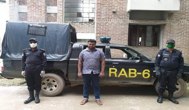 ঝিনাইদহে র্যাবের হাতে  (৪০০) পিচ ইয়াবা সহ মাদক ব্যবসায়ী গ্রেফতার।