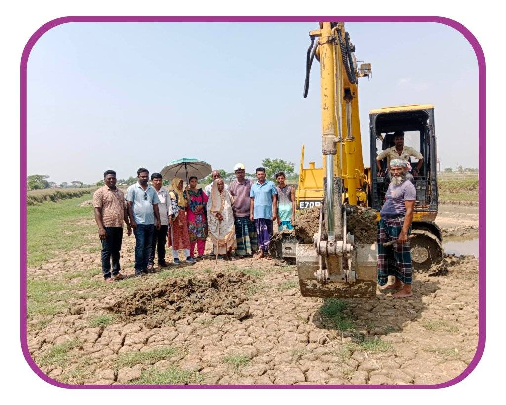 সাতক্ষিরা শ্যামনগরে পানি সেচের সমস্যা সমাধানে পুকুর খনন কাজের উদ্বোধন