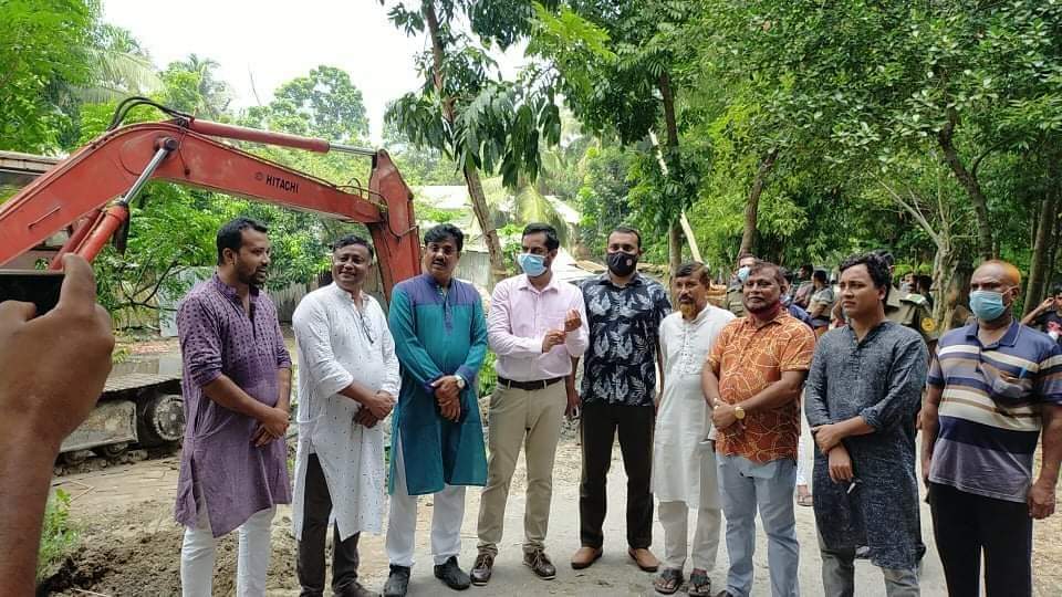 মুকসুদপুর উপজেলা প্রশাসনের হস্তক্ষেপে সদর চৌরঙ্গী মোড় হতে আটাডাংগার বাওড় পর্যন্ত খাল খনন ও অবৈধ স্থাপনা উচ্ছেদ অভিযান
