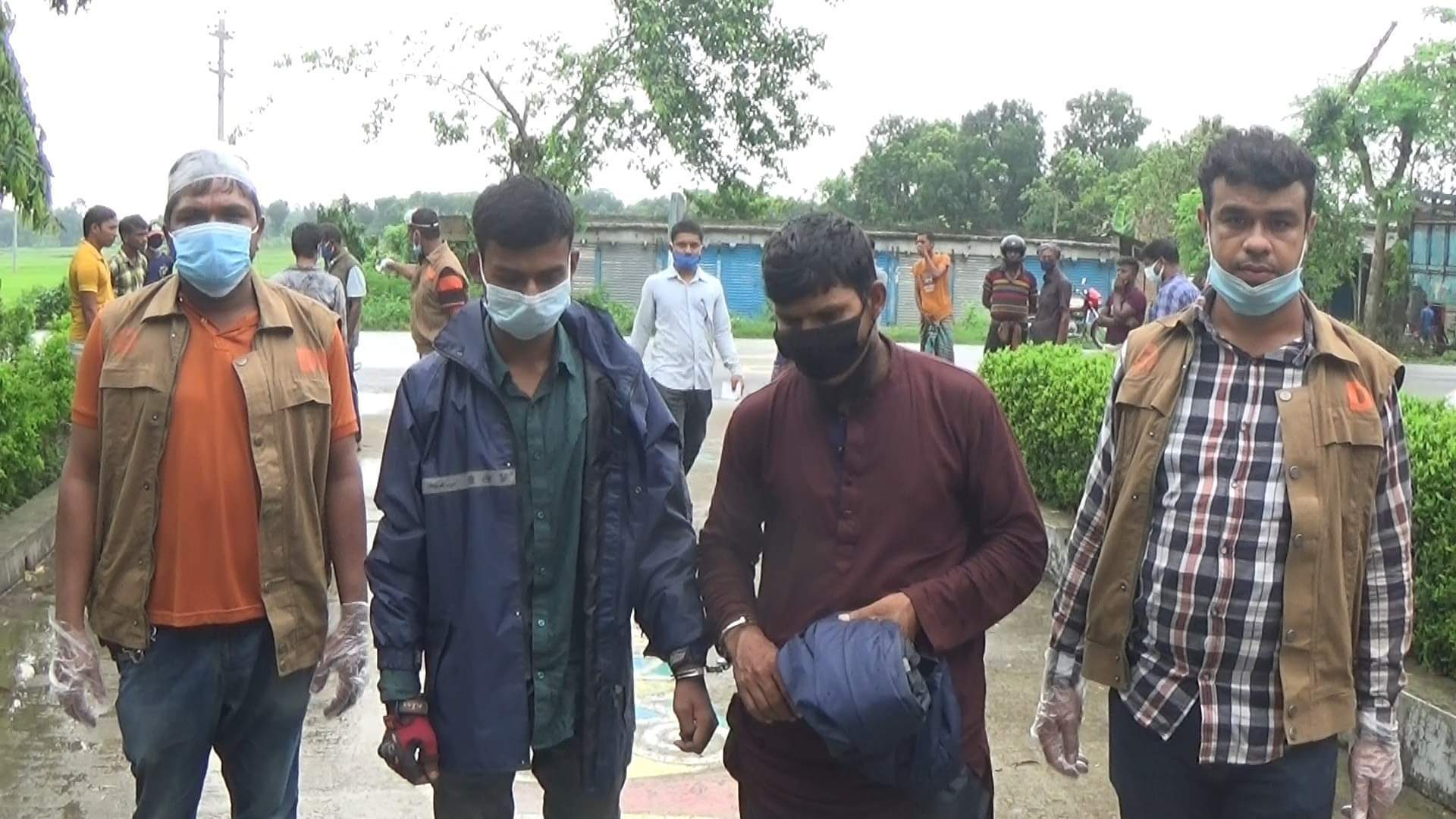 ঝিনাইদহে গোয়েন্দা পুলিশের হাতে ৫ কেজি ৭’শ গ্রাম রুপা ও ২২ লাখ টাকাসহ ২ জন আটক।