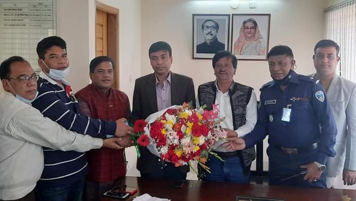 মেজবাউল হায়দার চৌধুরী সোহেল-এর পক্ষ থেকে ফেনী জেলা পরিষদের চেয়ারম্যান ও প্রধান নির্বাহী কর্মকর্তাকে  ফুলেল শুভেচ্ছা