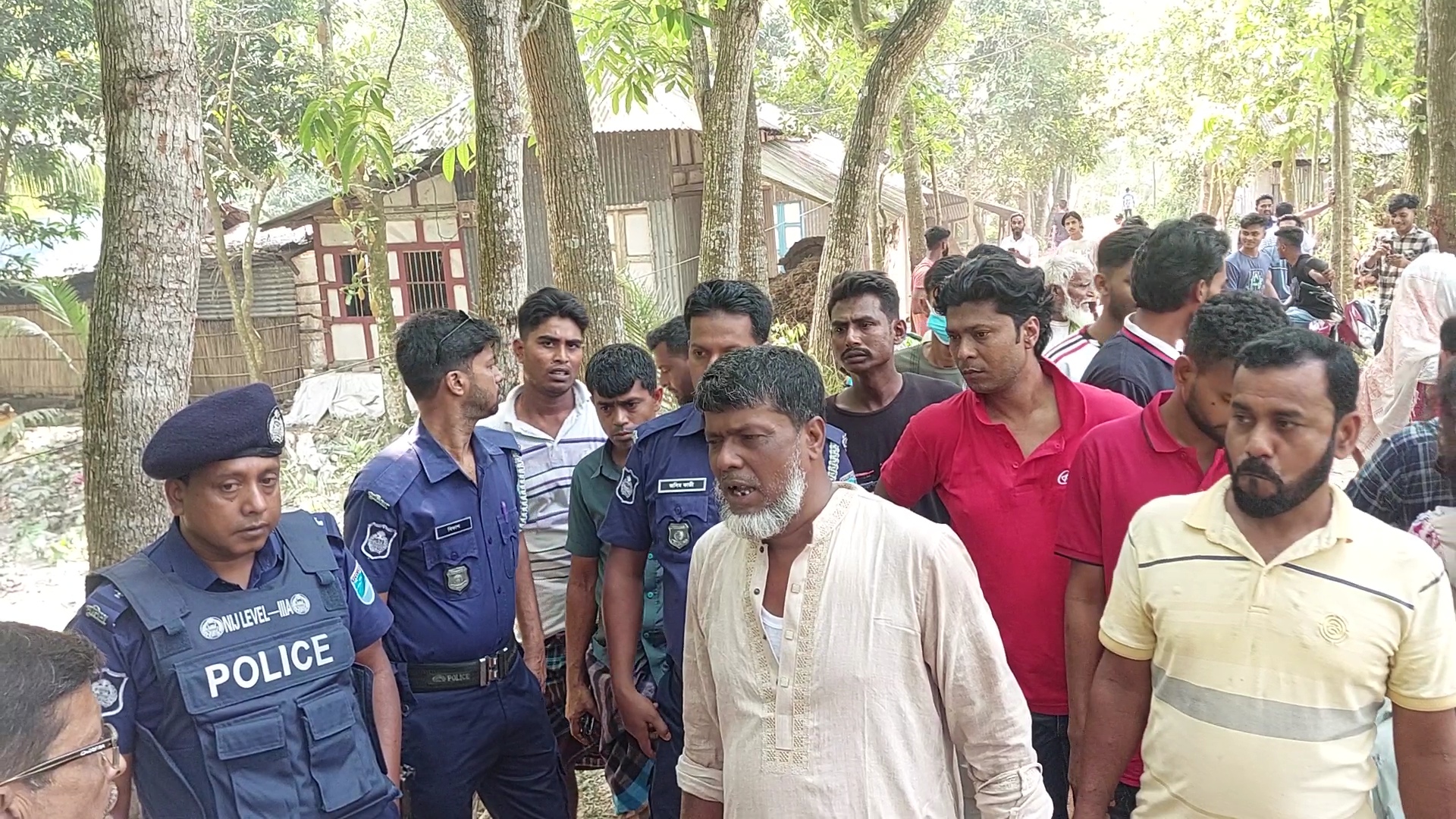 কালকিনিতে ক্রয়কৃত জমিতে কাজের সময় শ্রমিকদের উপর হামলার অভিযোগ