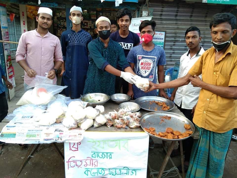 হাইমচরে তিতুমীর কলেজ  ছাত্রলীগের সহায়তায় ইফতার বিতরন,