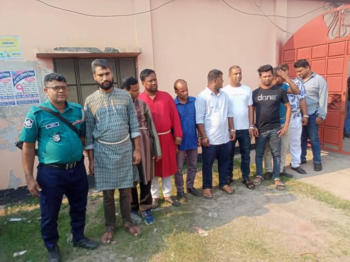 গাজীপুরে চাঁদাবাজি করতে গিয়ে ছাত্রদল- যুবদল নেতাসহ আটক ১০ ।