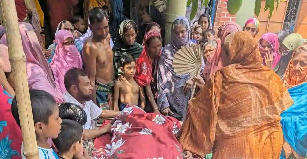লোহাগড়ায় ফ্যানের সঙ্গে ঝুলন্ত অবস্থায় ব্যাংক কর্মকর্তার মরদেহ উদ্ধার