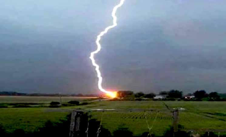 গরু বাঁধতে গিয়ে বজ্রপাতে প্রাণ গেল কৃষকের