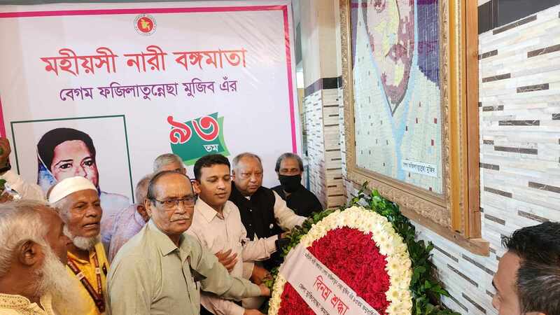 গোপালগঞ্জ পৌরসভার উদ্যোগে বঙ্গমাতার প্রতিকৃতিতে শ্রদ্ধা নিবেদন