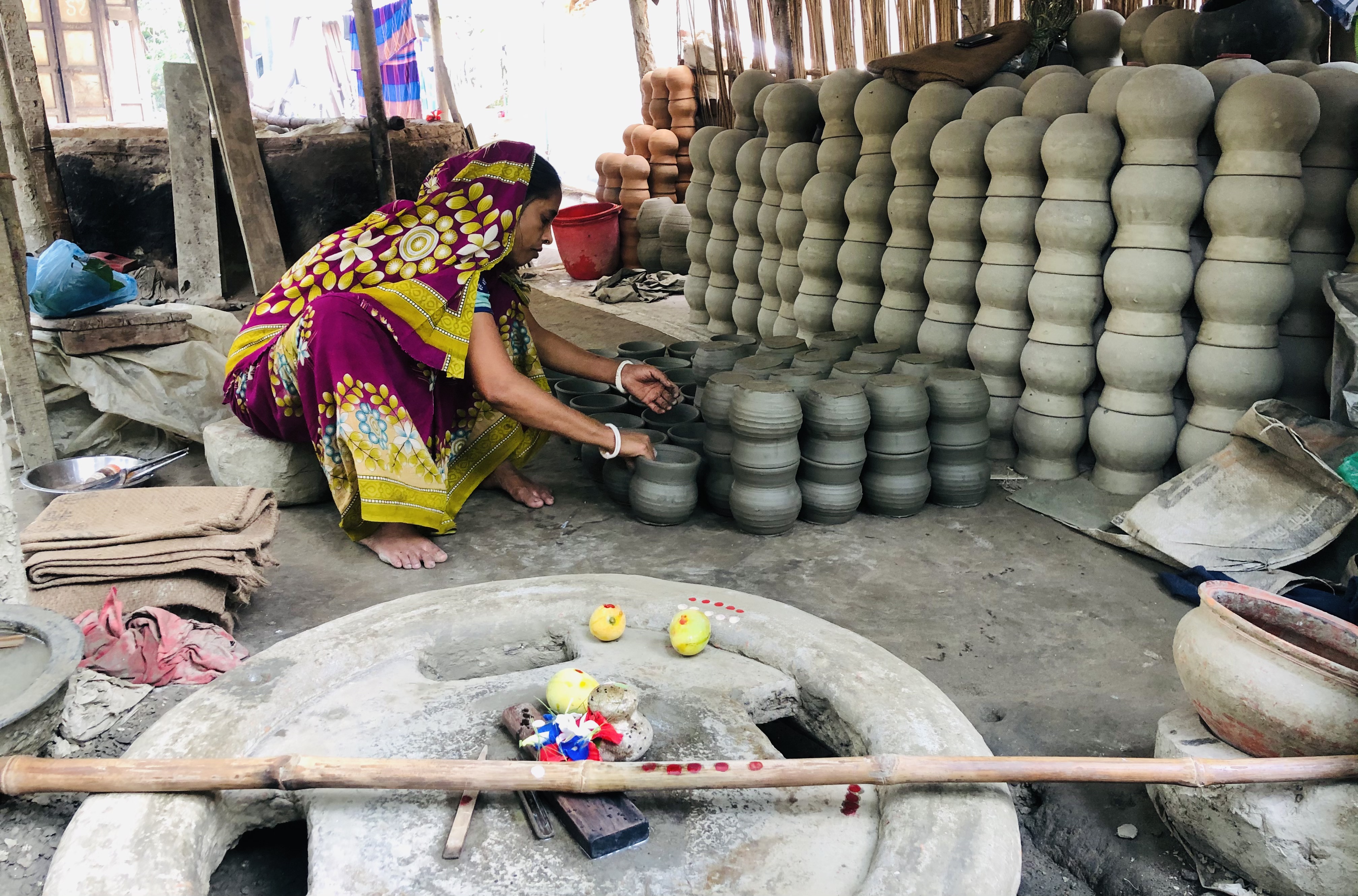 করোনায় ভালো নেই কালকিনির মৃৎশিল্পীরা।