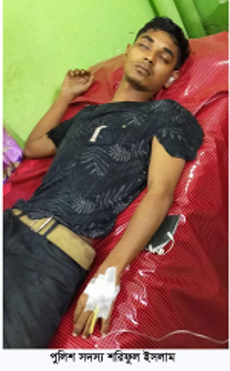 ঝিনাইদহে নলডাঙ্গা পুলিশ ক্যাম্পের পুলিশ সদস্য আহত।