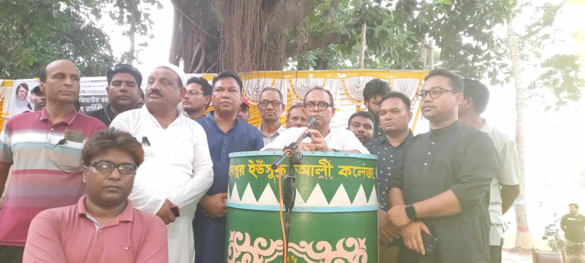 গোমস্তাপুরে শহীদ রাষ্ট্রপতি জিয়াউর রহমানের ৪৪তম শাহাদাৎ বার্ষিকী উপলক্ষে স্মরণসভা ও দোয়া মাহফিল  অনুষ্ঠিত।