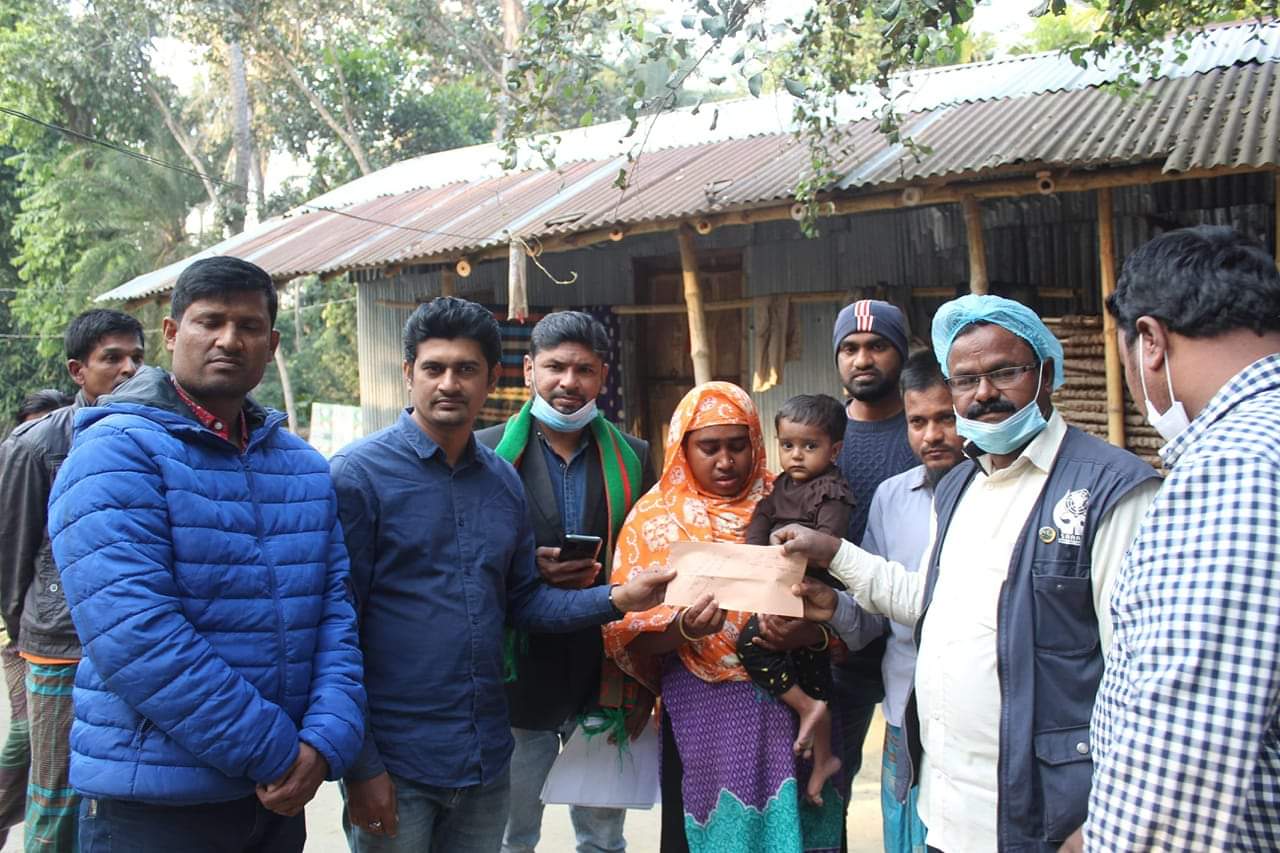 আলোর জীবন বাঁচাতে  এগিয়ে এলেন চার সংগঠন,  প্রয়োজন দেড় লাখ টাকা।