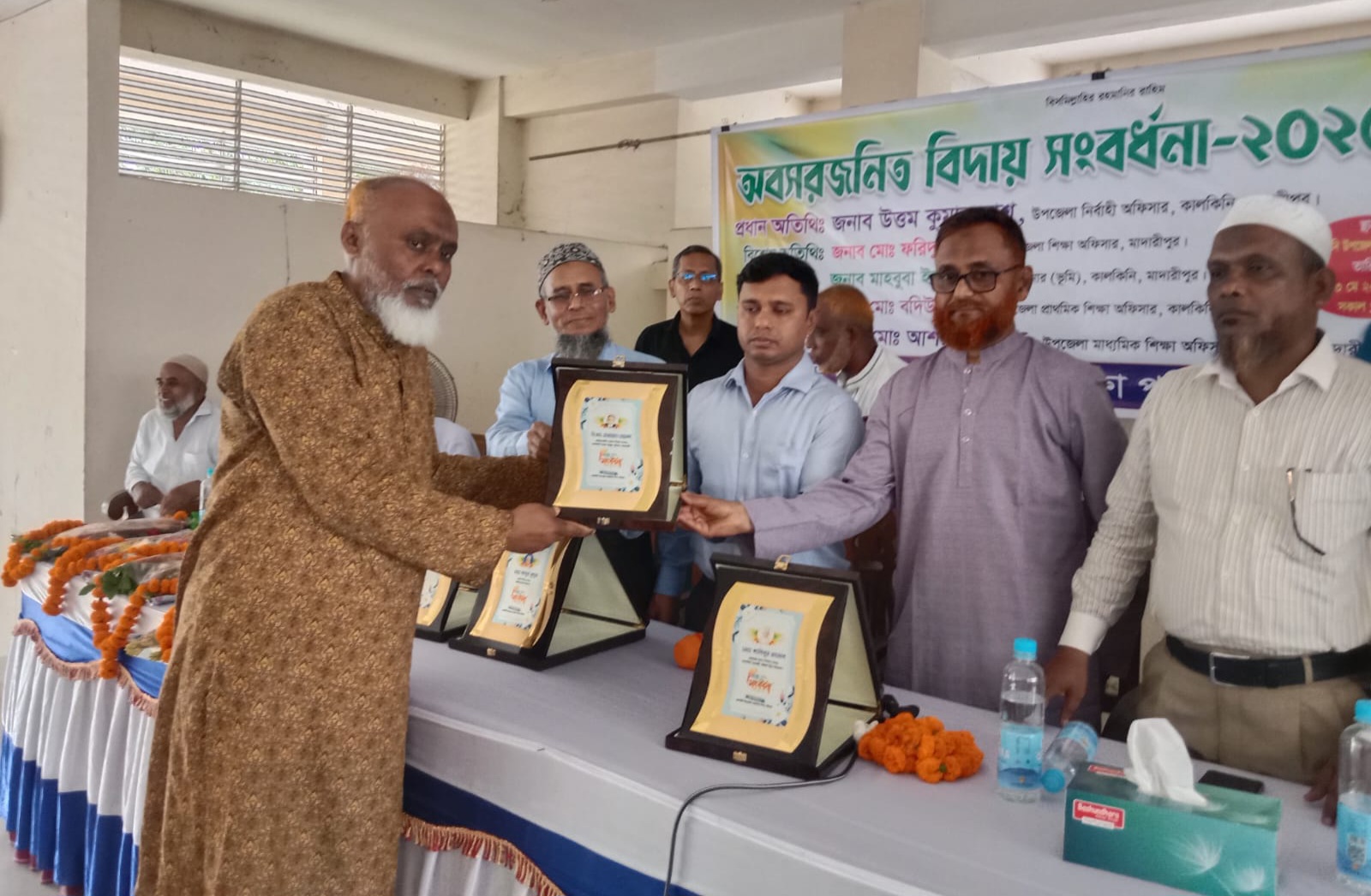 কালকিনিতে তিনজন প্রধান শিক্ষকসহ চার শিক্ষককে অবসরজনিত বিদায় সংবর্ধান প্রদান
