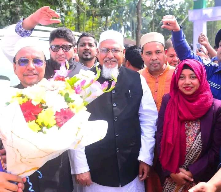 চট্টগ্রাম ১৫ লোহাগাড়ায় ধর্ম মন্ত্রীর আগমন উপলক্ষে ফুলেল শুভেচছায় জানান এম এ মোতালেব সিআইপি এমপি