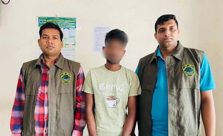 ঢাকা মেট্রোপলিটন পুলিশের কাউন্টার টেরোরিজম অ্যান্ড ট্রান্সন্যাশনাল ক্রাইম (সিটিটিসি) ইউনিট অভিযানে চিহ্নিত ছিনতাইকারী ও মাদক ব্যবসায়ী রবিন আটক