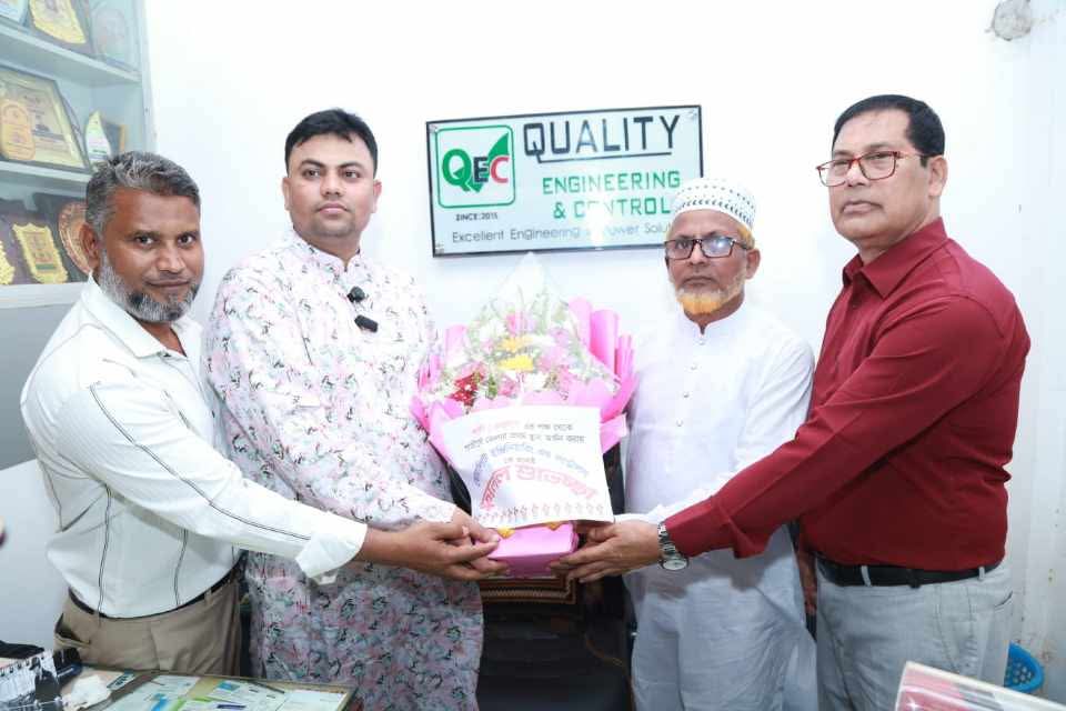 গাজীপুরে পলি কেবলসের সর্বোচ্চ বিক্রেতা প্রথম স্থান অর্জনকারী গাজীপুরের জহিরুল ইসলাম সরকারকে ফুলেল শুভেচ্ছা